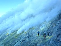 ウエリラン山、　アルジュナ山　登山