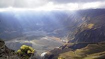 タンボラ火山　トレッキング